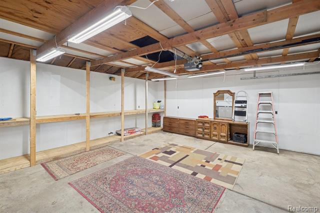 Builiding view nineteen for 17083 Dora, Melvindale, MI. 48122