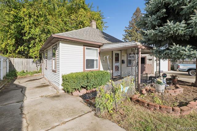 Builiding view one for 17083 Dora, Melvindale, MI. 48122