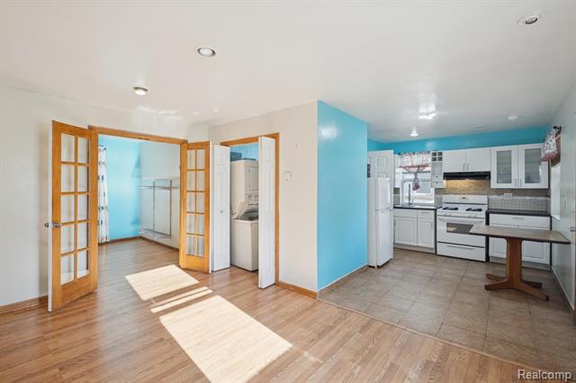 Builiding view seven for 17083 Dora, Melvindale, MI. 48122