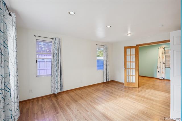 Builiding view six for 17083 Dora, Melvindale, MI. 48122