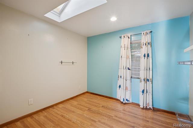 Builiding view sixteen for 17083 Dora, Melvindale, MI. 48122