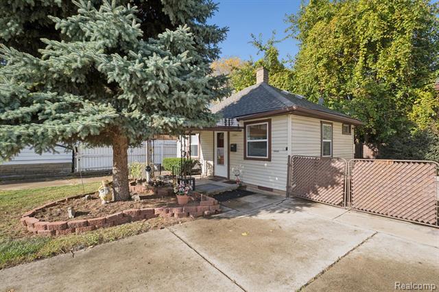 Builiding view three for 17083 Dora, Melvindale, MI. 48122