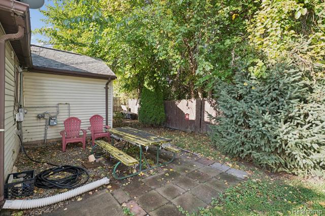 Builiding view twenty one for 17083 Dora, Melvindale, MI. 48122