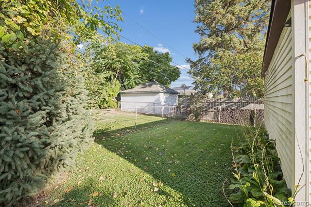 Builiding view twenty two for 17083 Dora, Melvindale, MI. 48122