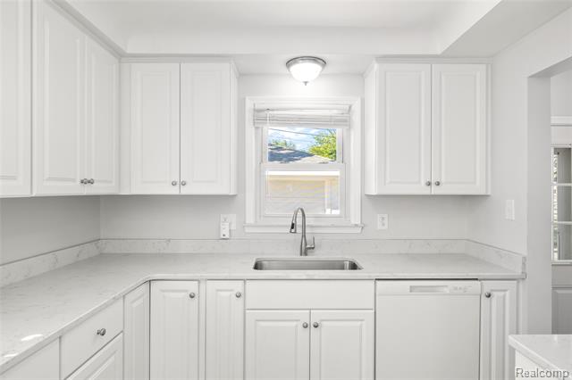 Builiding view eight for 6727 Hawthorne, Garden City, MI. 48135