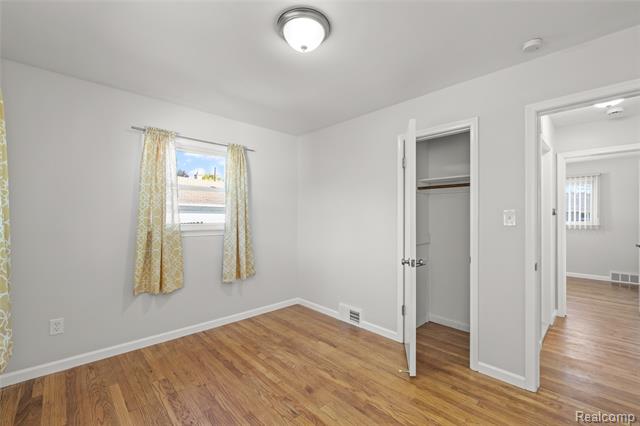Builiding view fifteen for 6727 Hawthorne, Garden City, MI. 48135