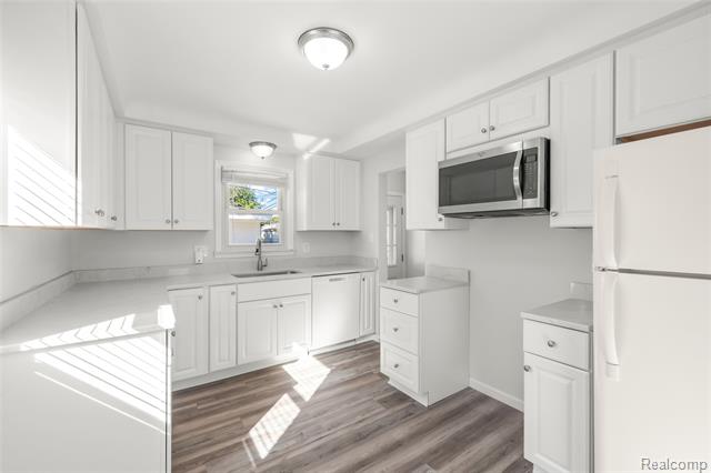 Builiding view seven for 6727 Hawthorne, Garden City, MI. 48135