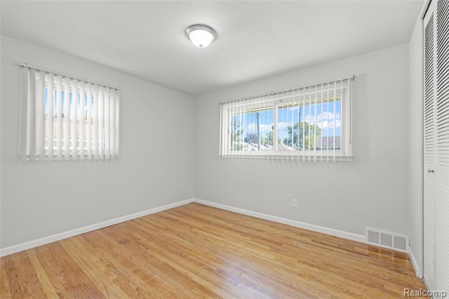 Builiding view sixteen for 6727 Hawthorne, Garden City, MI. 48135