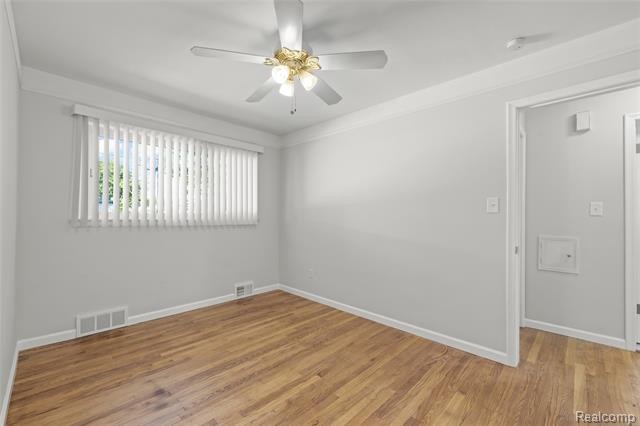 Builiding view thirteen for 6727 Hawthorne, Garden City, MI. 48135