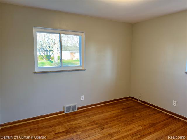Builiding view eleven for 6590 Rockland, Dearborn Heights, MI. 48127
