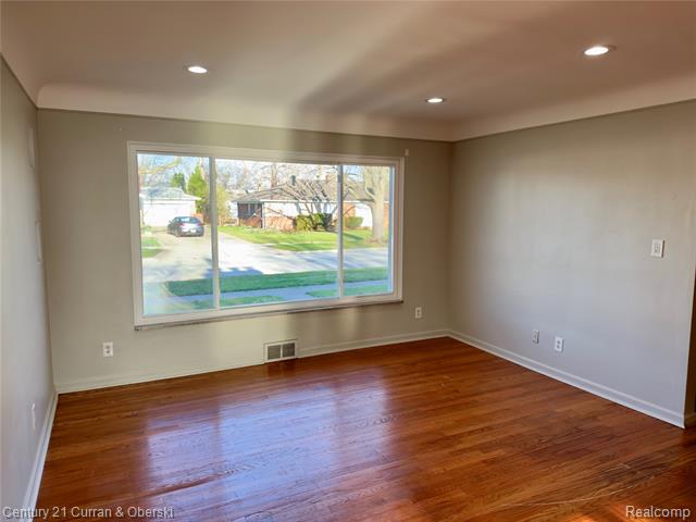 Builiding view four for 6590 Rockland, Dearborn Heights, MI. 48127