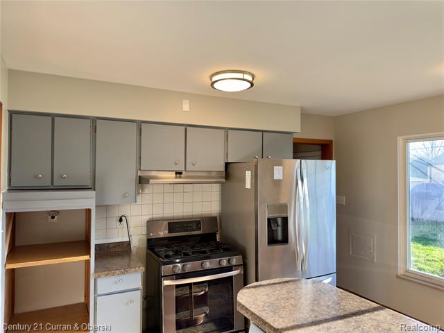 Builiding view sixteen for 6590 Rockland, Dearborn Heights, MI. 48127