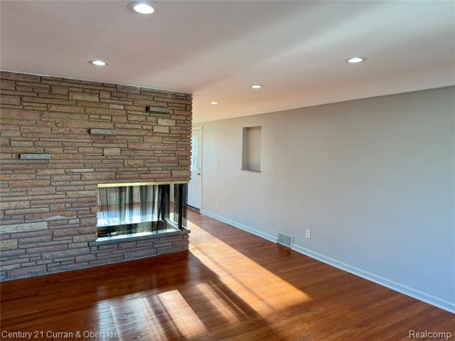 Builiding view three for 6590 Rockland, Dearborn Heights, MI. 48127