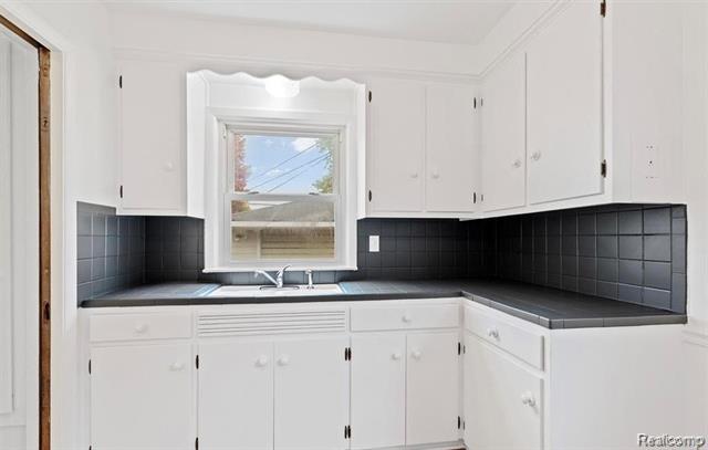 Builiding view five for 6690 Deering, Garden City, MI. 48135