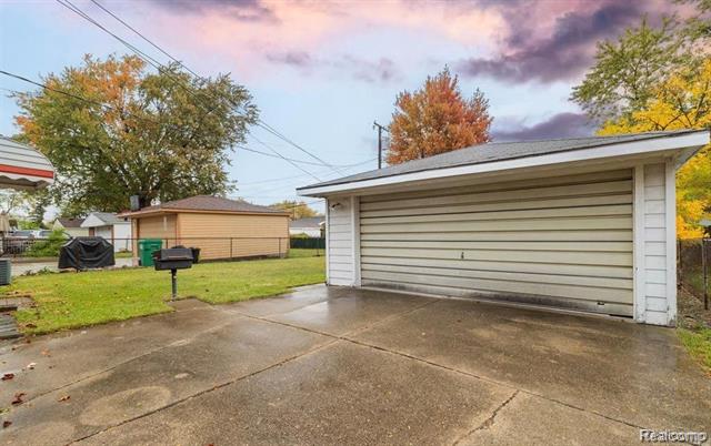 Builiding view fourteen for 6690 Deering, Garden City, MI. 48135