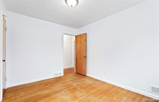 Builiding view six for 6690 Deering, Garden City, MI. 48135