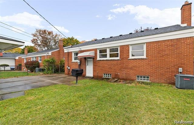 Builiding view sixteen for 6690 Deering, Garden City, MI. 48135