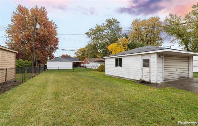 Builiding view thirteen for 6690 Deering, Garden City, MI. 48135