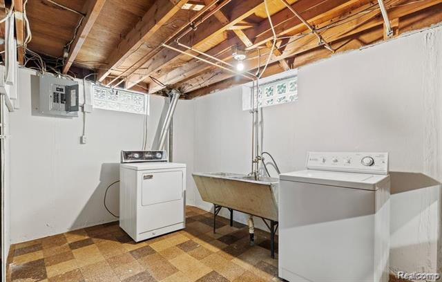 Builiding view twelve for 6690 Deering, Garden City, MI. 48135