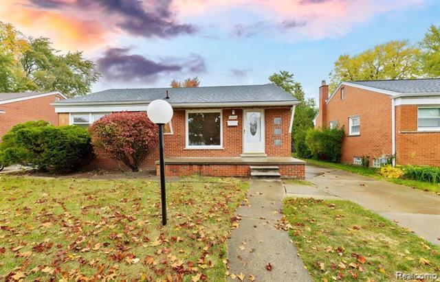 front view for 6690 Deering, Garden City, Mi. 48135