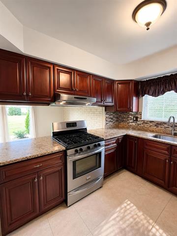 Builiding view seventeen for 27344 Michele, Dearborn Heights, MI. 48127