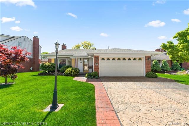 front view for 4669 Parkside, Allen Park, Mi. 48101