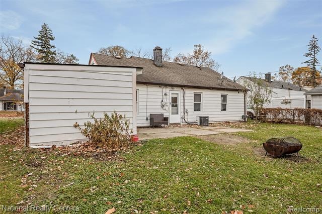 Builiding view fourteen for 22160 Morton, Oak Park, MI. 48237