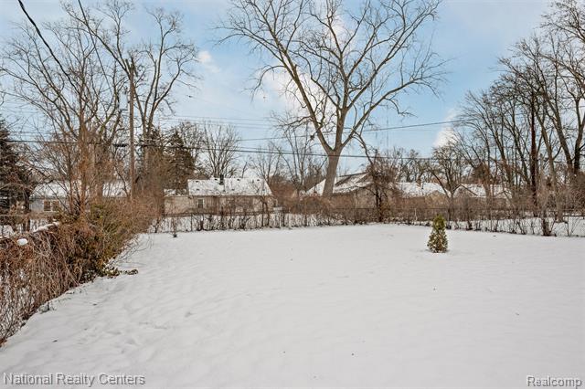 Builiding view seventeen for 22160 Morton, Oak Park, MI. 48237