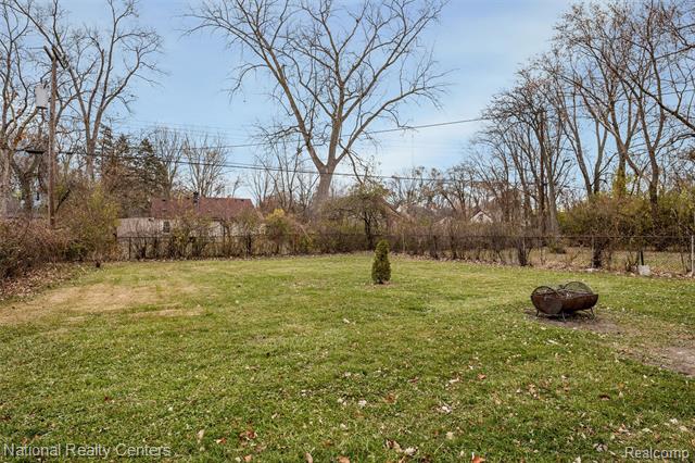 Builiding view thirteen for 22160 Morton, Oak Park, MI. 48237