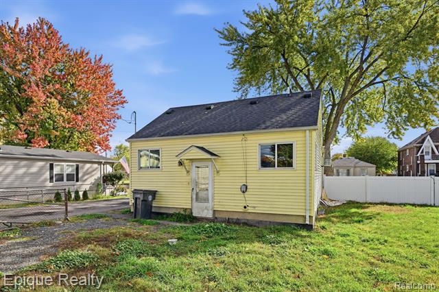 Builiding view five for 17621 Hanna, Melvindale, MI. 48122