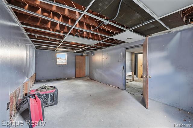 Builiding view twenty three for 17621 Hanna, Melvindale, MI. 48122