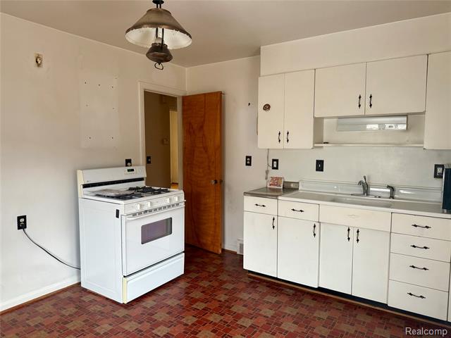 Builiding view four for 15180 Colson, Dearborn, MI. 48126