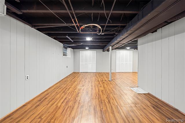 Builiding view eighteen for 332 W Saratoga, Ferndale, MI. 48220