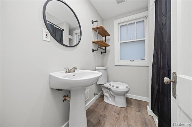 Builiding view fifteen for 332 W Saratoga, Ferndale, MI. 48220