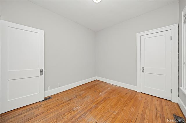 Builiding view fourteen for 332 W Saratoga, Ferndale, MI. 48220