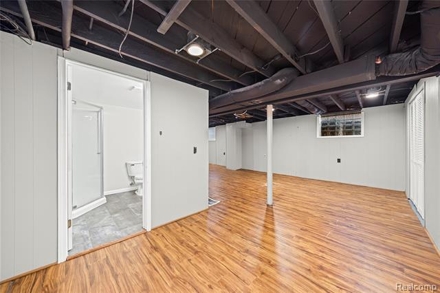 Builiding view nineteen for 332 W Saratoga, Ferndale, MI. 48220