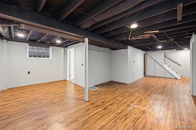 Builiding view seventeen for 332 W Saratoga, Ferndale, MI. 48220