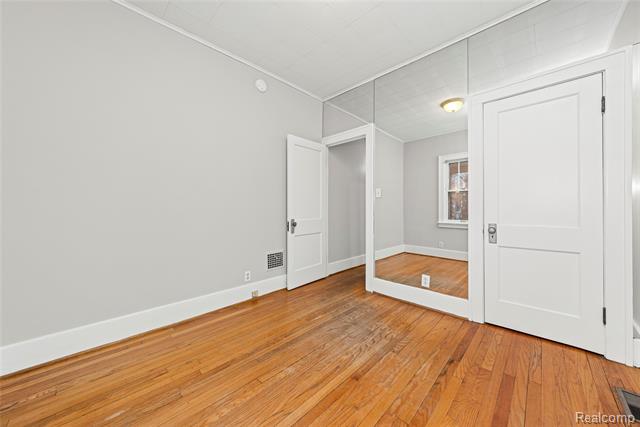 Builiding view twelve for 332 W Saratoga, Ferndale, MI. 48220