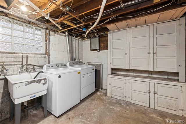 Builiding view twenty one for 332 W Saratoga, Ferndale, MI. 48220