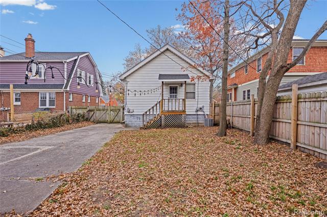 Builiding view twenty six for 332 W Saratoga, Ferndale, MI. 48220