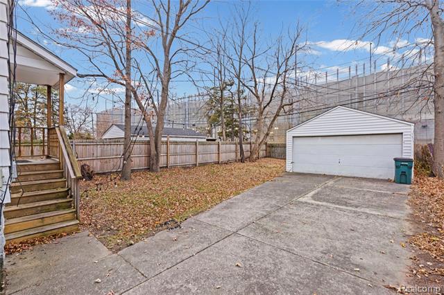 Builiding view twenty three for 332 W Saratoga, Ferndale, MI. 48220