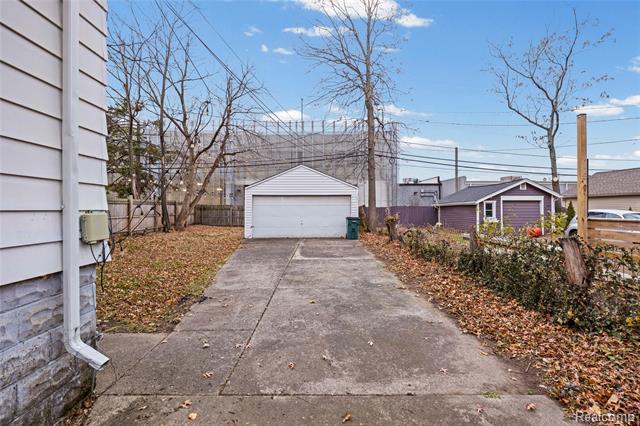 Builiding view twenty two for 332 W Saratoga, Ferndale, MI. 48220