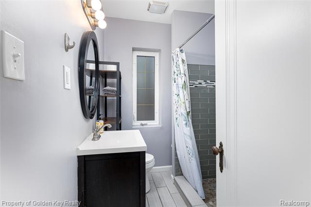 Builiding view eleven for 298 W Saratoga, Ferndale, MI. 48220