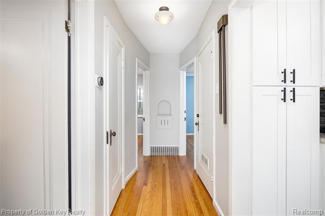 Builiding view fifteen for 298 W Saratoga, Ferndale, MI. 48220