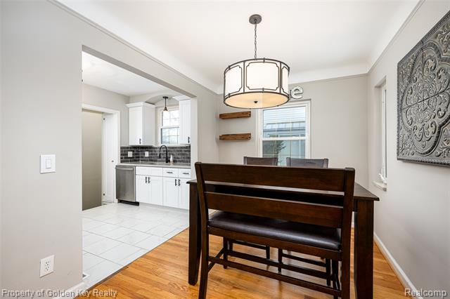 Builiding view nineteen for 298 W Saratoga, Ferndale, MI. 48220