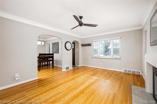 Builiding view six for 298 W Saratoga, Ferndale, MI. 48220