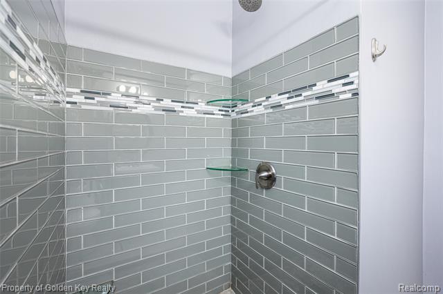 Builiding view twelve for 298 W Saratoga, Ferndale, MI. 48220