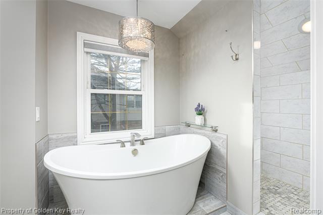 Builiding view twenty one for 298 W Saratoga, Ferndale, MI. 48220