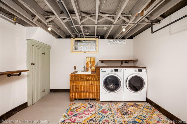 Builiding view twenty seven for 298 W Saratoga, Ferndale, MI. 48220