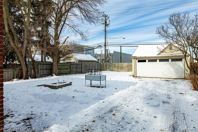 Builiding view two for 298 W Saratoga, Ferndale, MI. 48220